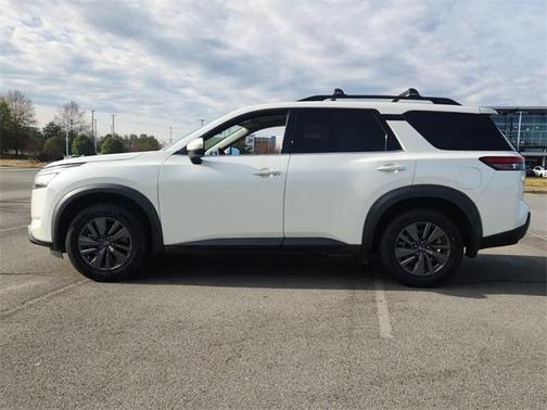 2022 Nissan Pathfinder SV
