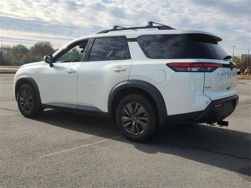 2022 Nissan Pathfinder SV