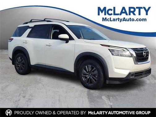 2022 Nissan Pathfinder SV