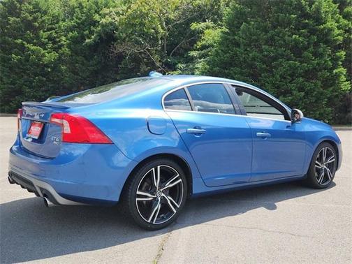 2017 Volvo S60 T6 R-Design Platinum