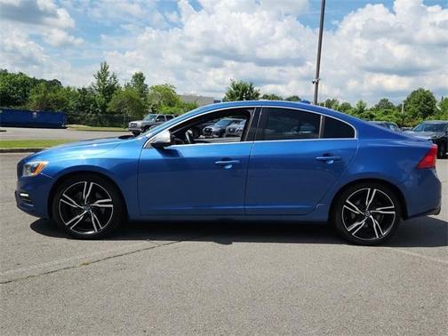 2017 Volvo S60 T6 R-Design Platinum