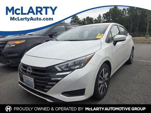 Aspen White 2025 Nissan Versa 1.6 SV