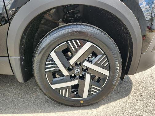 Super Black 2026 Nissan Kicks SV