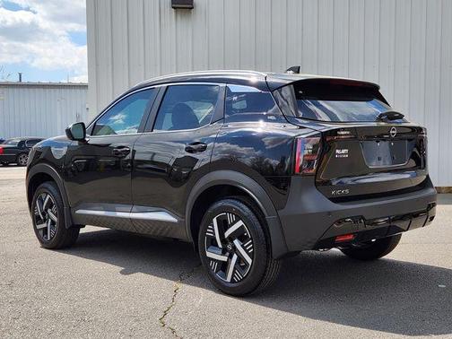 Super Black 2026 Nissan Kicks SV