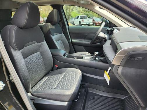 Super Black 2026 Nissan Kicks SV