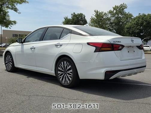 Glacier White 2025 Nissan Altima SV