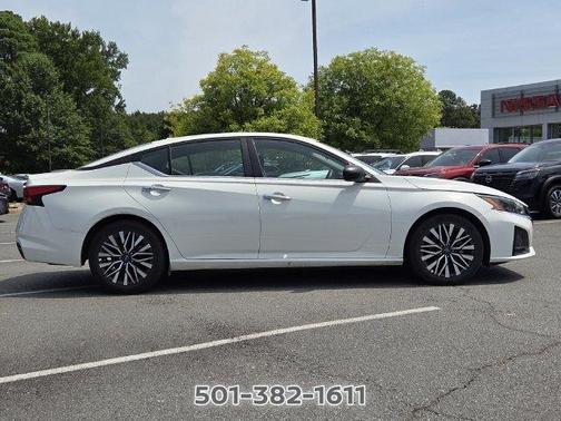 Glacier White 2025 Nissan Altima SV