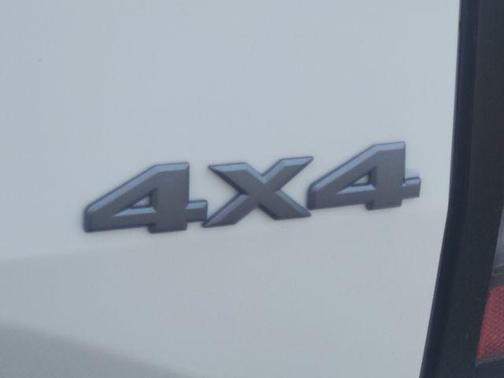 Glacier White 2026 Nissan Frontier SV