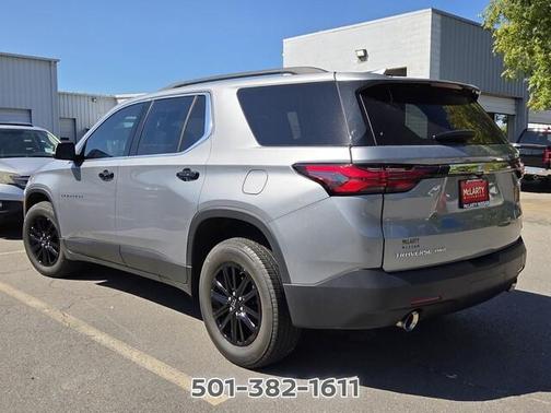Sterling Gray Metallic 2023 Chevrolet Traverse LT Cloth