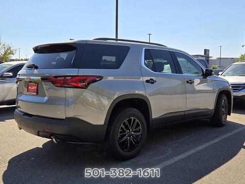 Sterling Gray Metallic 2023 Chevrolet Traverse LT Cloth