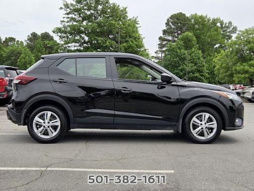 Super Black 2025 Nissan Kicks Play S