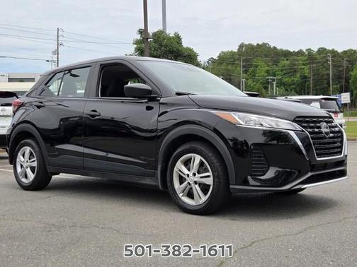 Super Black 2025 Nissan Kicks Play S
