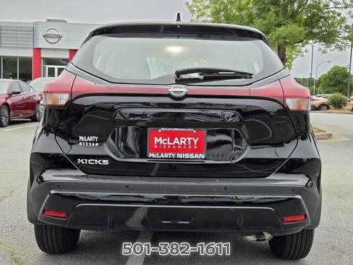 Super Black 2025 Nissan Kicks Play S