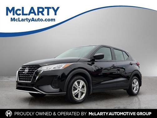 Super Black 2025 Nissan Kicks Play S
