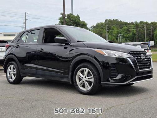 Super Black 2025 Nissan Kicks Play S