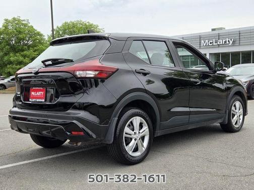 Super Black 2025 Nissan Kicks Play S