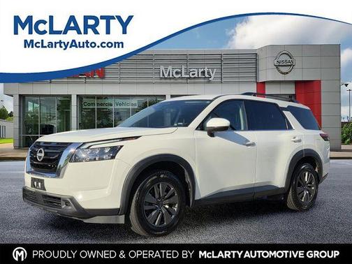 Glacier White 2025 Nissan Pathfinder SV