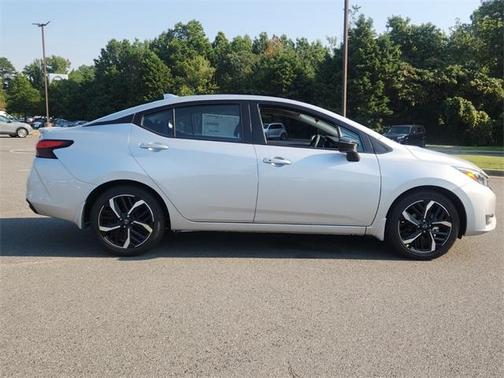 2025 Nissan Versa 1.6 SR