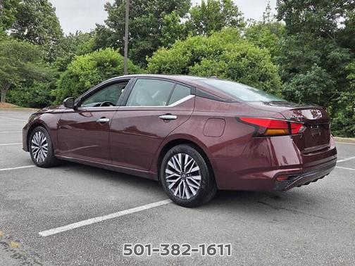 Garnet Pearl 2025 Nissan Altima SV
