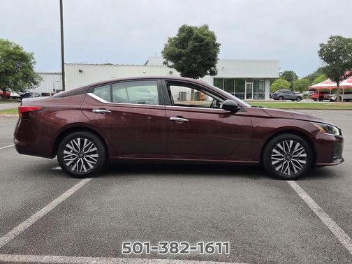 Garnet Pearl 2025 Nissan Altima SV