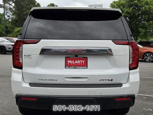 Summit White 2024 GMC Yukon AT4