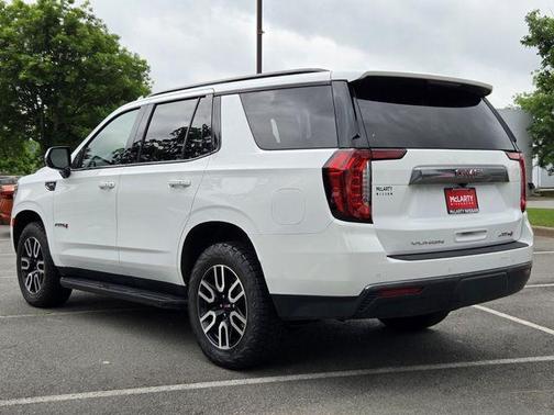 Summit White 2024 GMC Yukon AT4