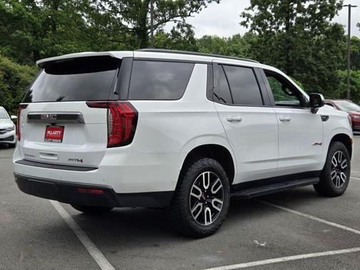 Summit White 2024 GMC Yukon AT4