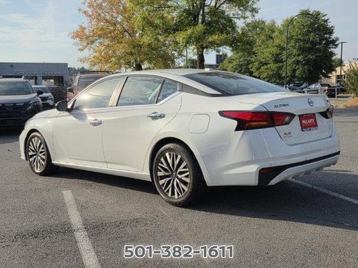 Pearl White 2025 Nissan Altima SV