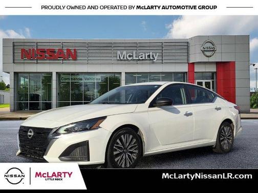 Pearl White 2025 Nissan Altima SV
