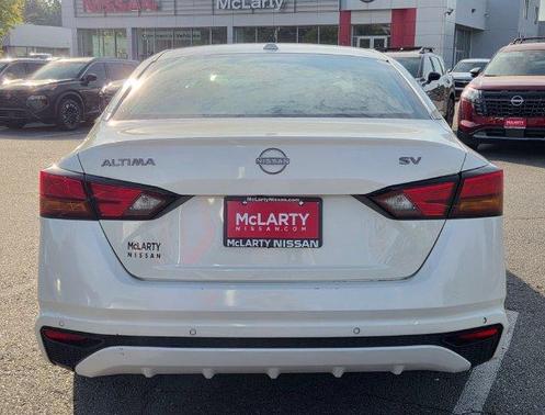 Pearl White 2025 Nissan Altima SV