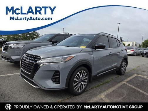 Boulder Gray Metallic 2024 Nissan Kicks SR