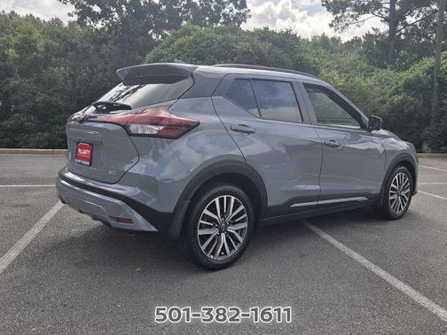 Boulder Gray Metallic 2024 Nissan Kicks SR