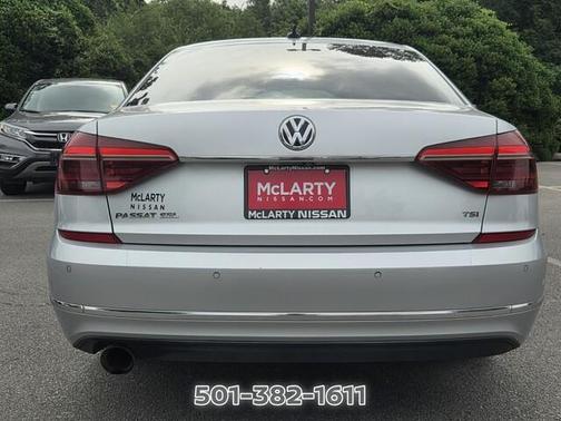 Reflex Silver Metallic 2018 Volkswagen Passat 2.0T SEL Premium
