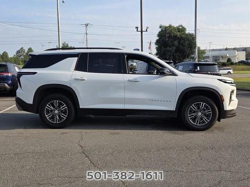 White 2024 Chevrolet Traverse LT