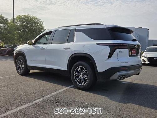 White 2024 Chevrolet Traverse LT
