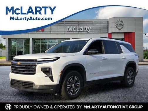 White 2024 Chevrolet Traverse LT
