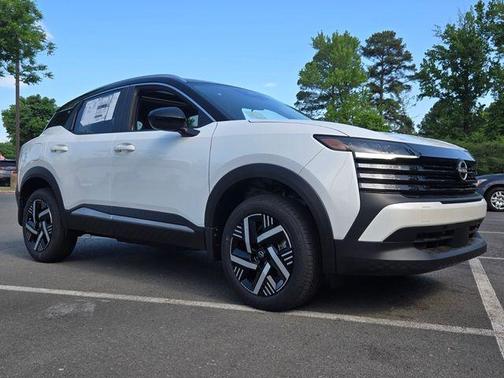 2t Wht Blk Roof 2026 Nissan Kicks SV