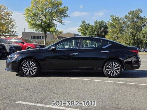 Super Black 2025 Nissan Altima SV