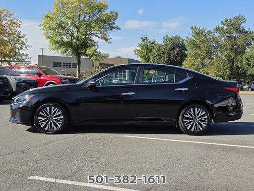 Super Black 2025 Nissan Altima SV