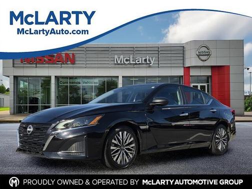 Super Black 2025 Nissan Altima SV