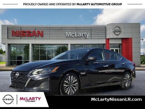 Super Black 2025 Nissan Altima SV