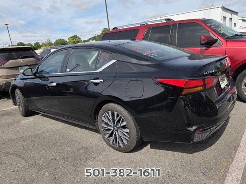 Super Black 2025 Nissan Altima SV
