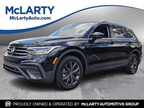 Deep Black Pearl Effect 2022 Volkswagen Tiguan 2.0T SE