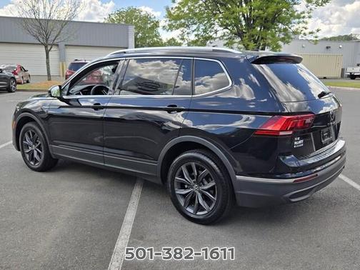 Deep Black Pearl Effect 2022 Volkswagen Tiguan 2.0T SE