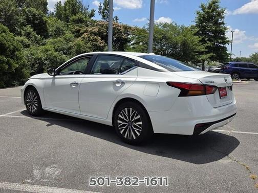 Glacier White 2025 Nissan Altima SV