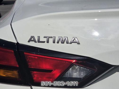 Glacier White 2025 Nissan Altima SV