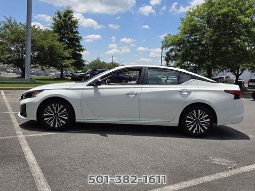 Glacier White 2025 Nissan Altima SV