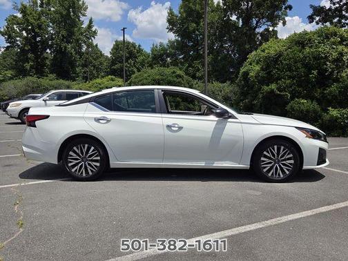 Glacier White 2025 Nissan Altima SV