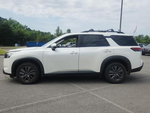 2023 Nissan Pathfinder SV