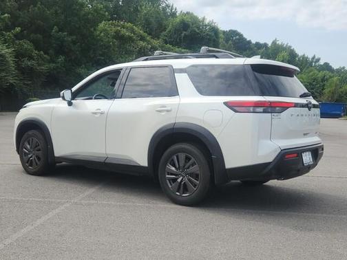 2023 Nissan Pathfinder SV